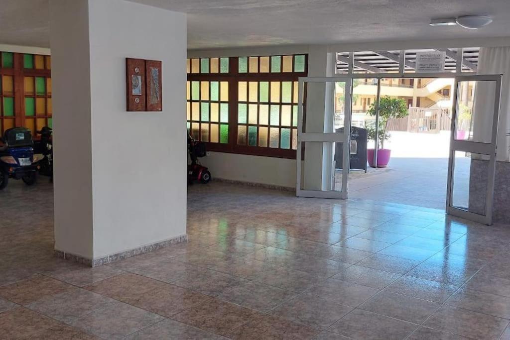 Cozy 2-Bed & Sofa-Bed Studio In Los Cristianos Esterno foto