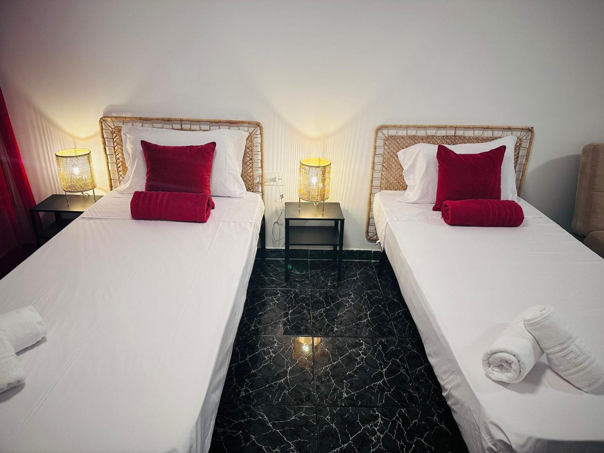 Cozy 2-Bed & Sofa-Bed Studio In Los Cristianos Esterno foto