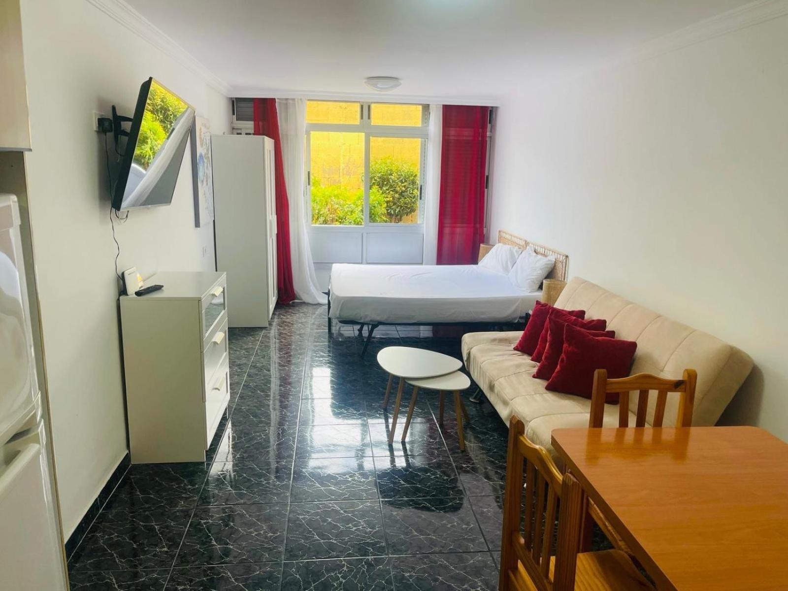 Cozy 2-Bed & Sofa-Bed Studio In Los Cristianos Esterno foto