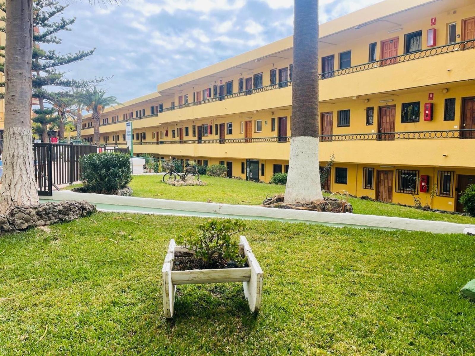 Cozy 2-Bed & Sofa-Bed Studio In Los Cristianos Esterno foto