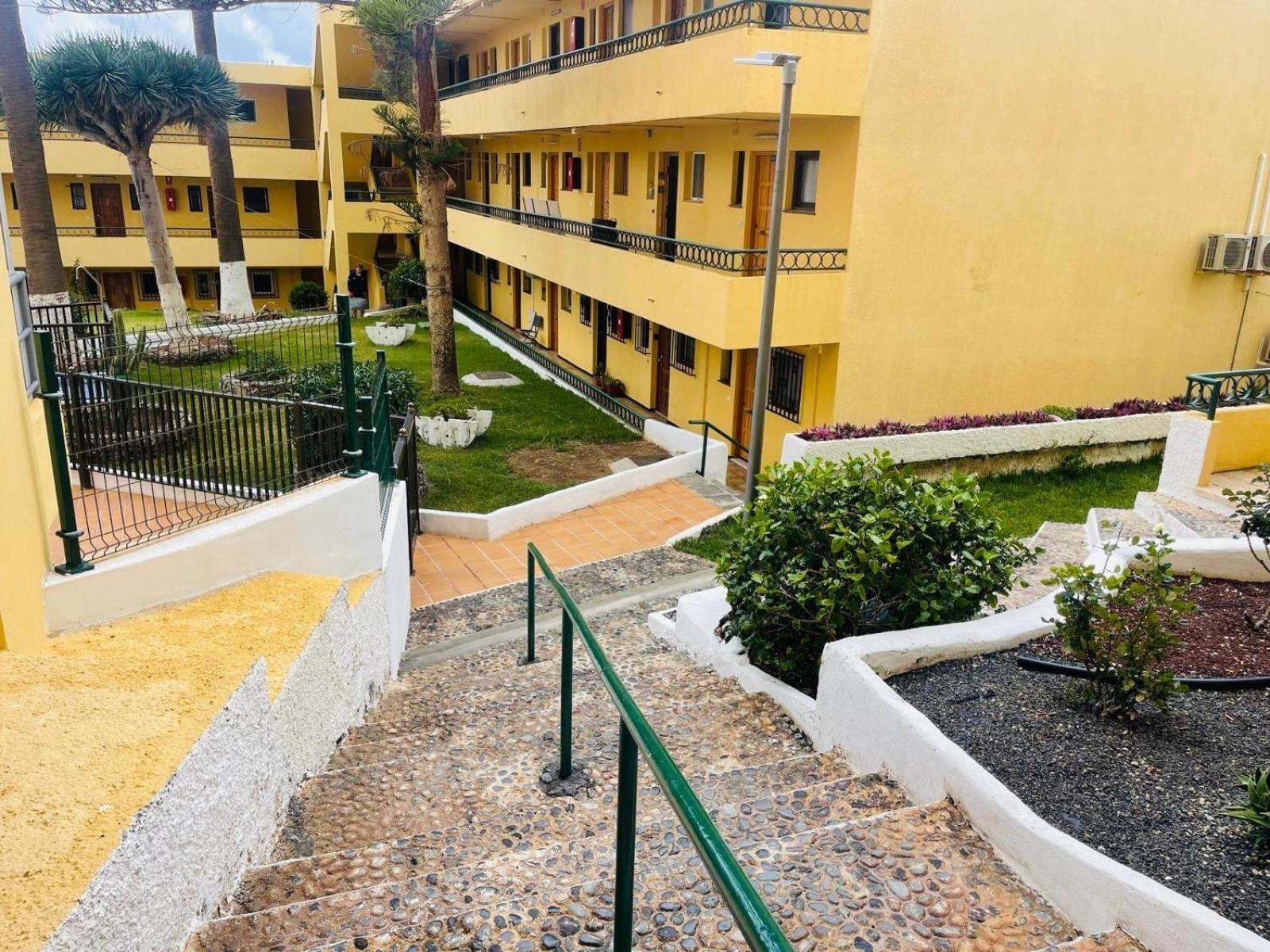 Cozy 2-Bed & Sofa-Bed Studio In Los Cristianos Esterno foto
